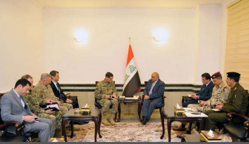 قائد القيادة المركزية الأمريكية يلتقي برئيس الوزراء العراقي 