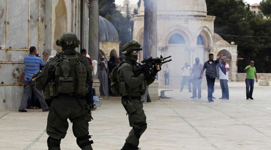 قوات الاحتلال تقتحم المسجد الاقصى وتعتدي على المصلين