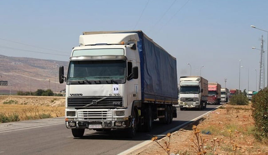 عشرات الشاحنات محملة بالمدنيين تخرج من معقل داعش في سوريا