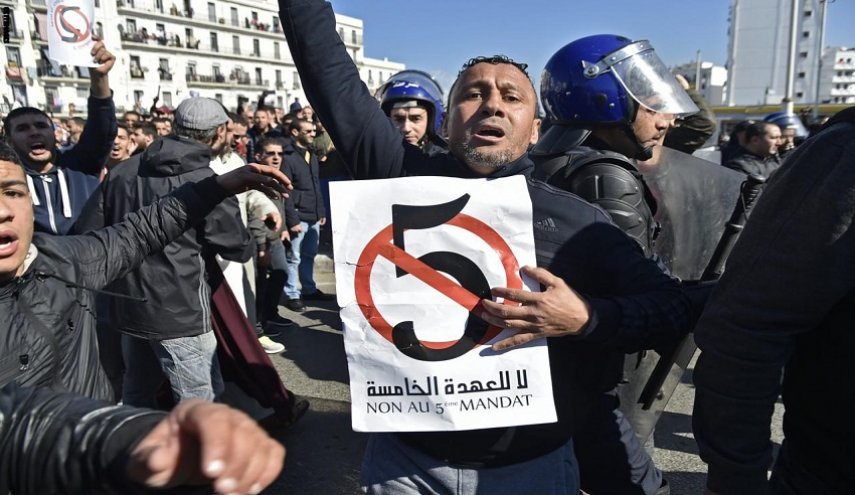 احتجاجات في الجزائر ضد ترشح بوتفليقة لولاية خامسة