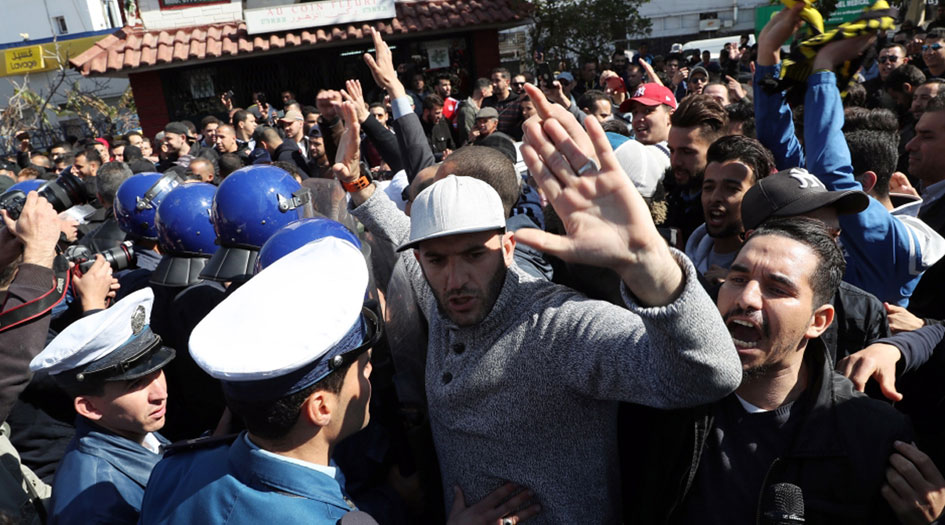 مظاهرة في الجزائر ترفض ترشح بوتفليقة لولاية خامسة