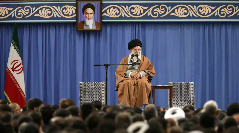قائد الثورة يؤكد أن الشعب الايراني أقوى مما مضى والأعداء أكثر ضعفاً