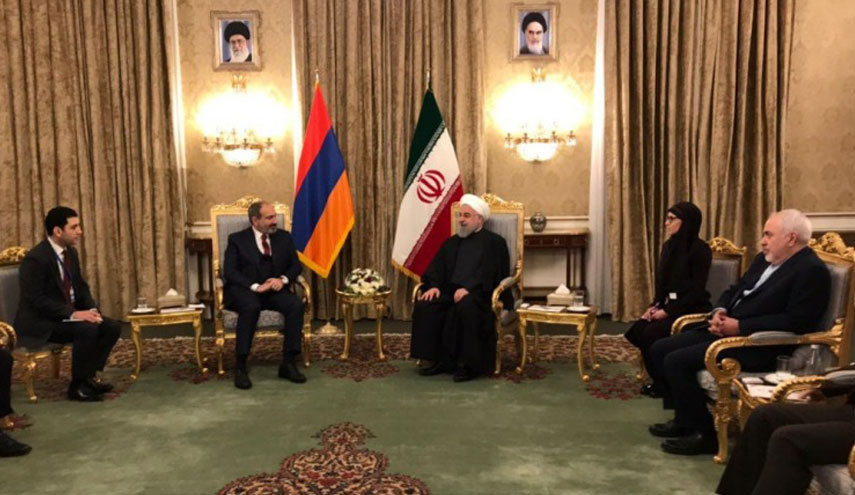 الرئيس روحاني ورئيس الوزراء الأرميني يبحثان التعاون بين البلدين