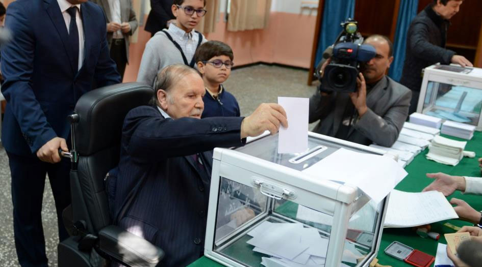 بوتفليقة يغير مدير حملته الانتخابية للفوز بفترة رئاسية خامسة