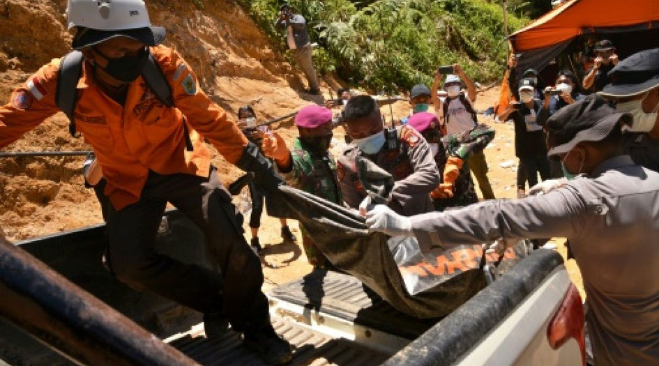 27 قتيلا حصيلة انهيار منجم الذهب في اندونيسيا