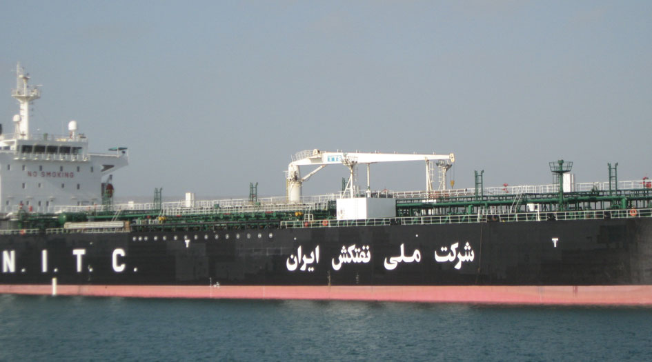 البحرية الايرانية تحبط محاولة للقراصنة للهجوم على ناقلة نفط
