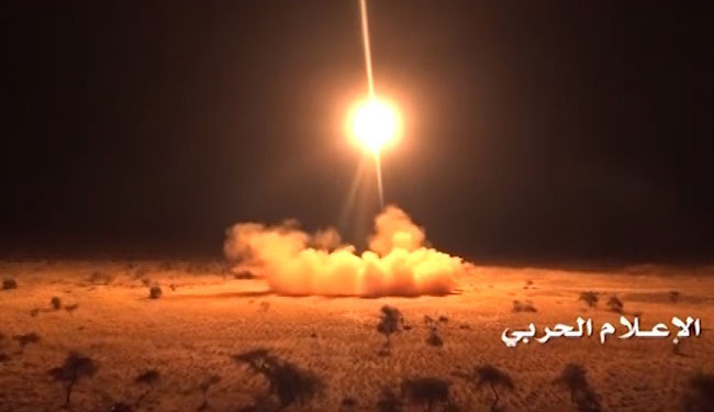 صاروخان باليستيان يضربان معسكراً لمرتزقة السعودية بجيزان
