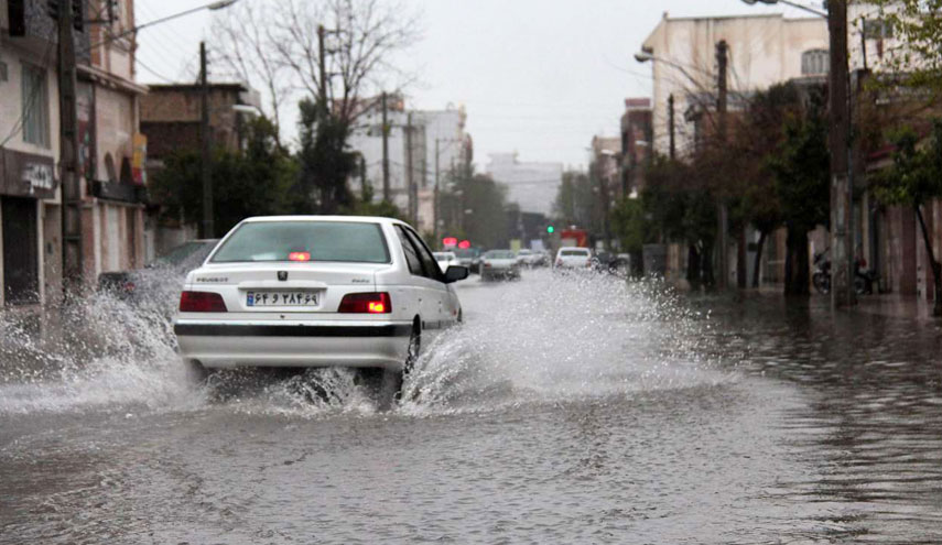 الامطار الغزيرة تلحق اضرارا مادية بالمنازل في شمال ايران