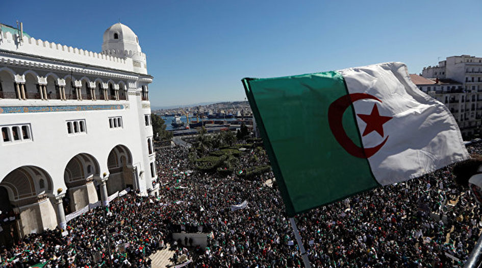 حزبان كبيران في الجزائر يدعمان الاحتجاجات