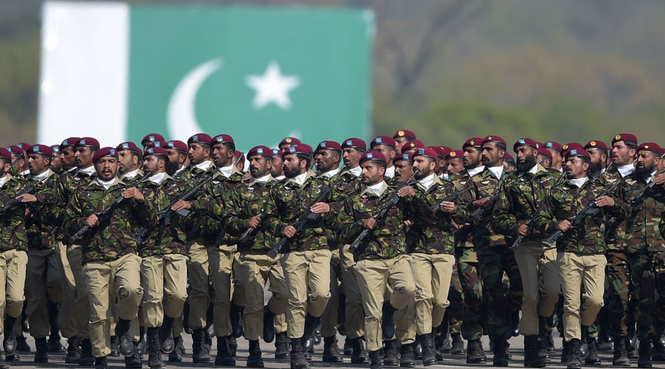 باكستان تستعرض قوتها العسكرية وتدعو للسلام مع الهند