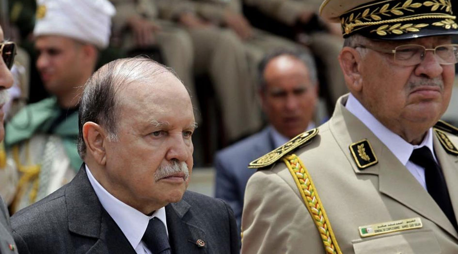 الجيش الجزائري يتخلى عن الرئيس بوتفليقة