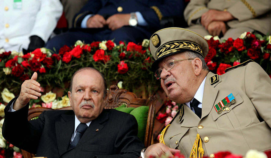 الجيش الجزائري يجتمع لمناقشة إعلان شغور منصب الرئيس