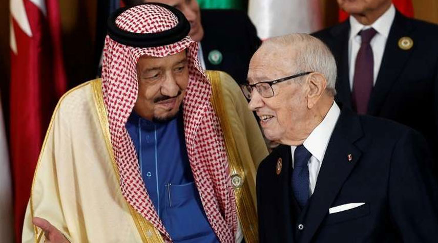 الملك السعودي يغادر قاعة قمة تونس فور انتهاء كلمة غوتيريش