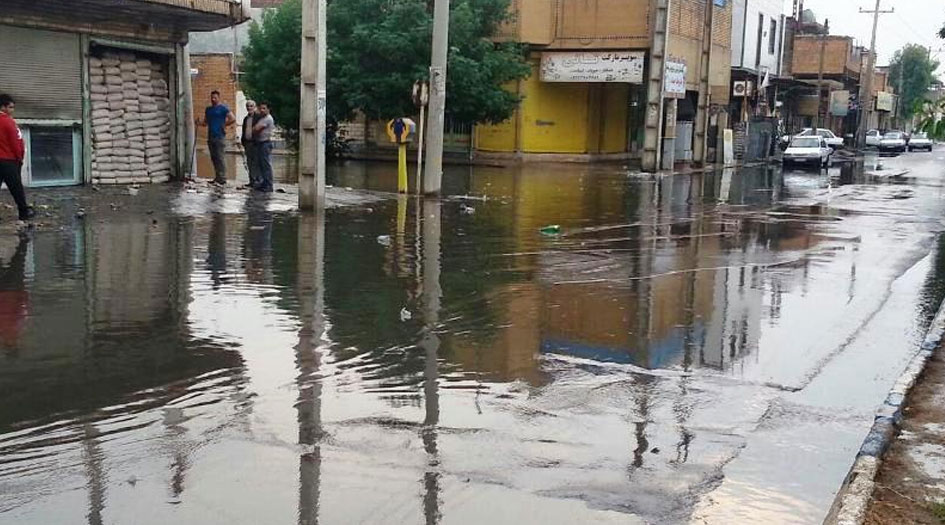 ايران تستنفر قواها للحد من اثار السيول