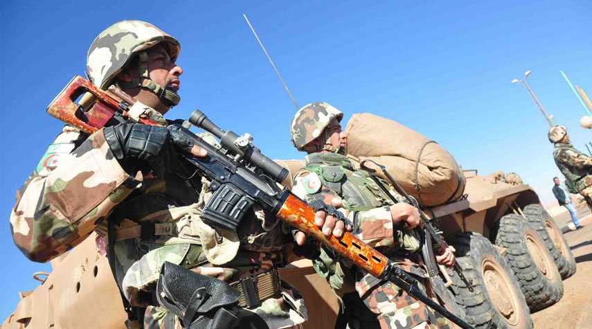 الجيش الجزائري يعثر على مخبأ للأسلحة والذخيرة جنوبي البلاد