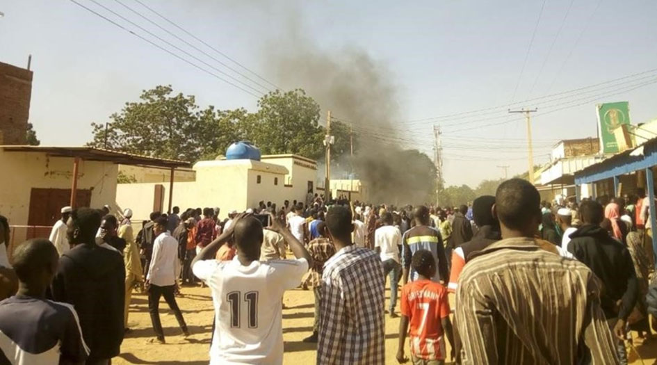الشرطة السودانية تفرق تظاهرة حاشدة في أم درمان