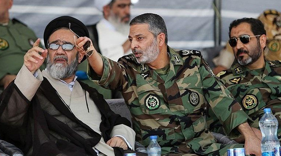 قائد الجيش الايراني يتفقد مناطق الفيضانات جنوبي البلاد