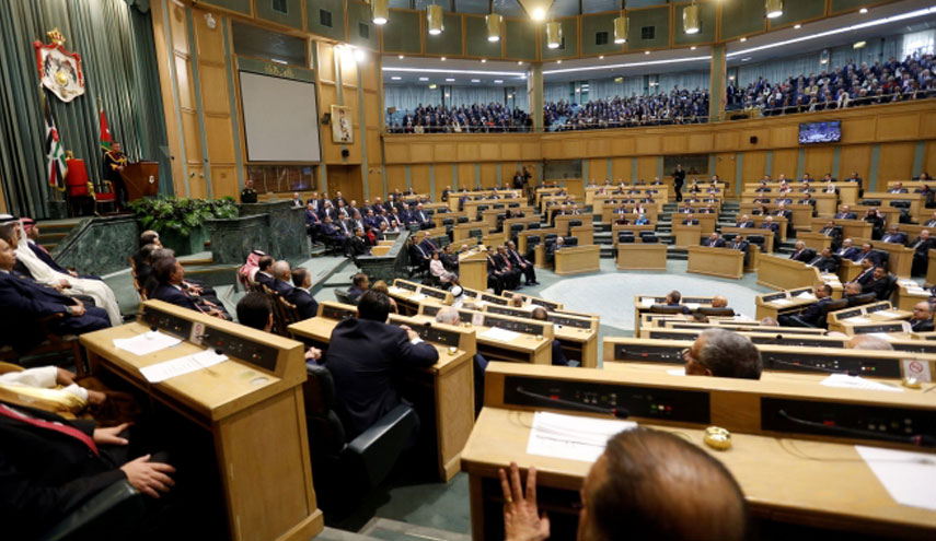 البرلمان الأردني يطالب بافتتاح معبر جديد مع سوريا 