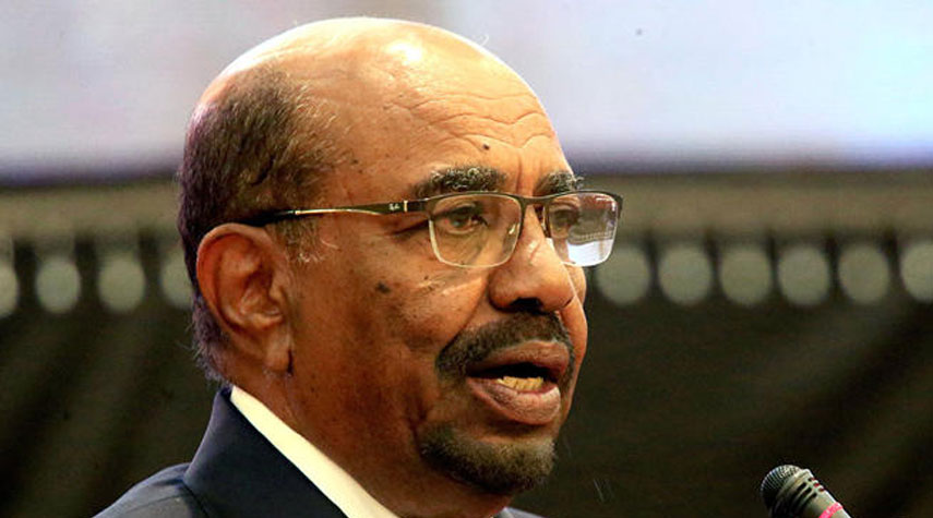 رويترز: مصادر حكومية سودانية تؤكد تنحي البشير