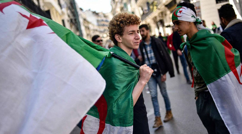 الجزائر تصدر تراخيص لعشرة أحزاب سياسية جديدة