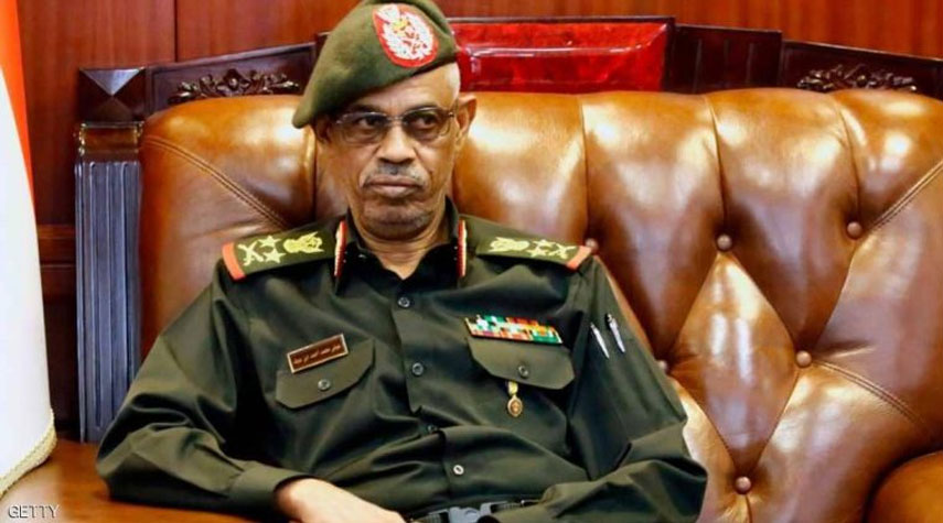 بن عوف يؤدي القسم رئيساً للمجلس العسكري الانتقالي في السودان