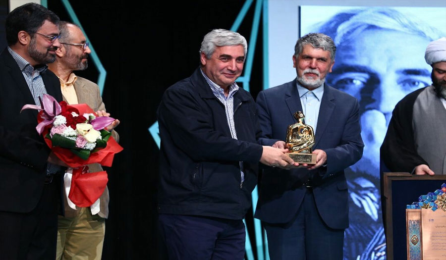 المخرج "حاتمي كيا" ينال جائزة شخصية العام لفن الثورة 