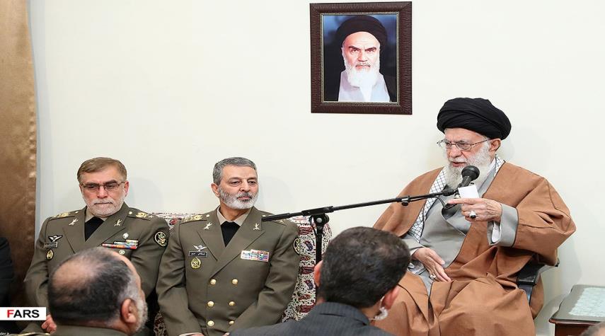 بالصور ...لقاء كبار القادة للجيش الإيراني بالإمام الخامنئي