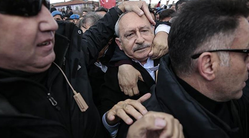 تركيا تعتقل 9 أشخاص أثر الاعتداء على زعيم المعارضة