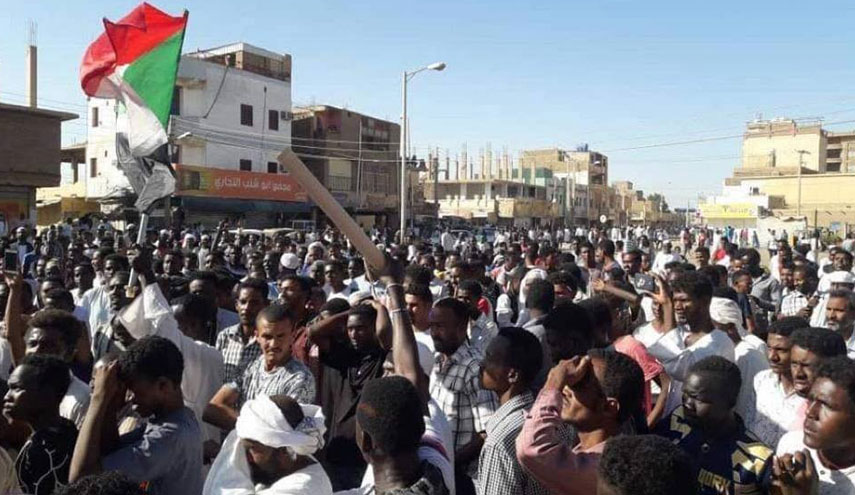 محتجو السودان وجيشه يتفقان على تشكيل مجلس مشترك