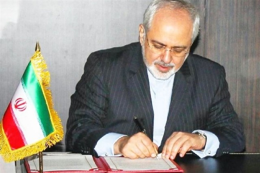 ظريف يدعو لتنمية العلاقات بين طهران والدوحة
