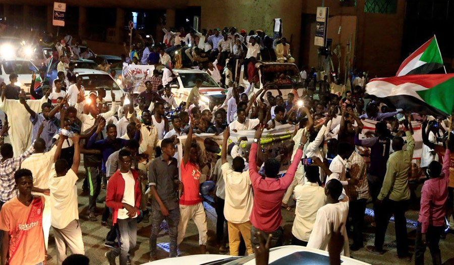 السودان: تصاعد الخلاف بين المعارضة و"العسكري" واعتصامات بالخرطوم
