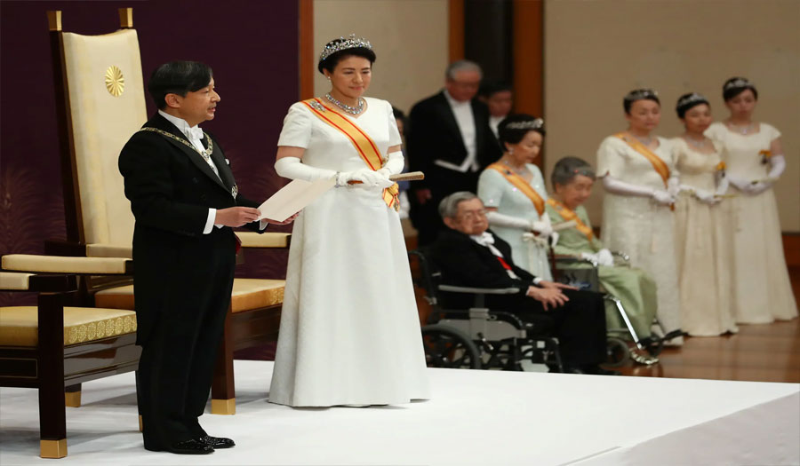 الإمبراطور ناروهيتو يتسلم عرش اليابان رسميا