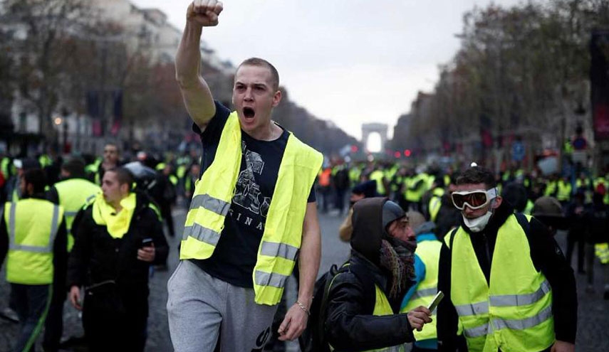 الشرطة الفرنسية تعتقل مئات العمال بعد قمع مظاهراتهم 