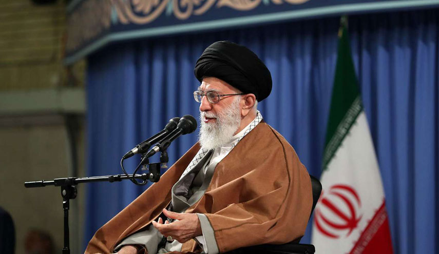 قائد الثورة: الشعب الايراني حقق التقدم لأنه لم يثق بقوى الاستكبار 