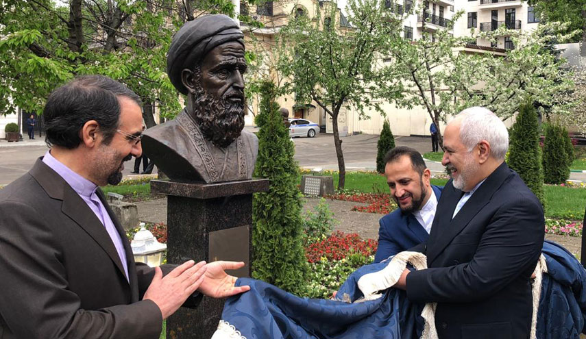 ظريف يزيح الستارعن تماثيل اربع شعراء ايرانيين في موسكو