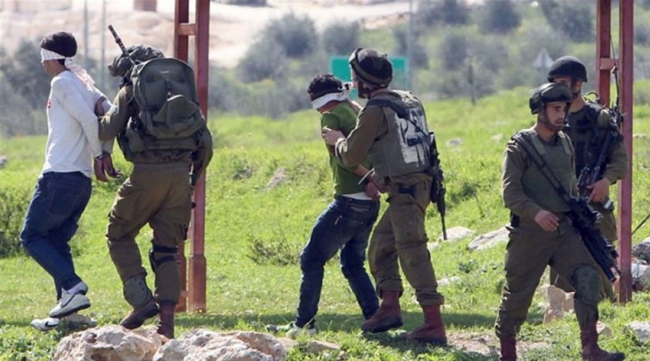 قوات الاحتلال تعتقل 12 فلسطينياً بالضفة الغربية المحتلة