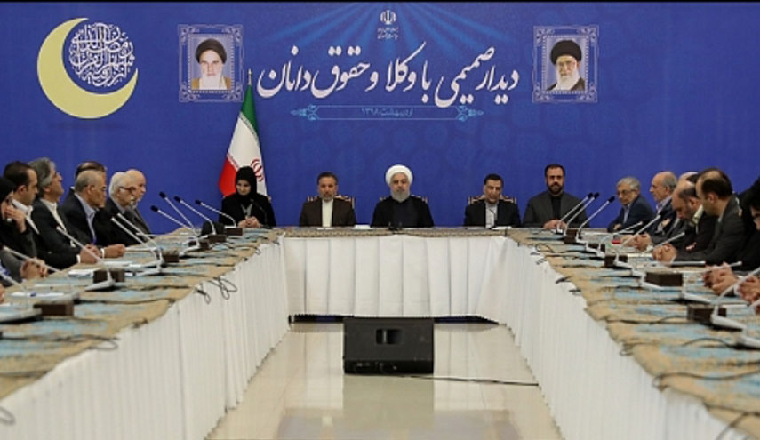روحاني: علينا الاستفادة من قدرات الحقوقيين لمواجهة الحرب الاقتصادية 