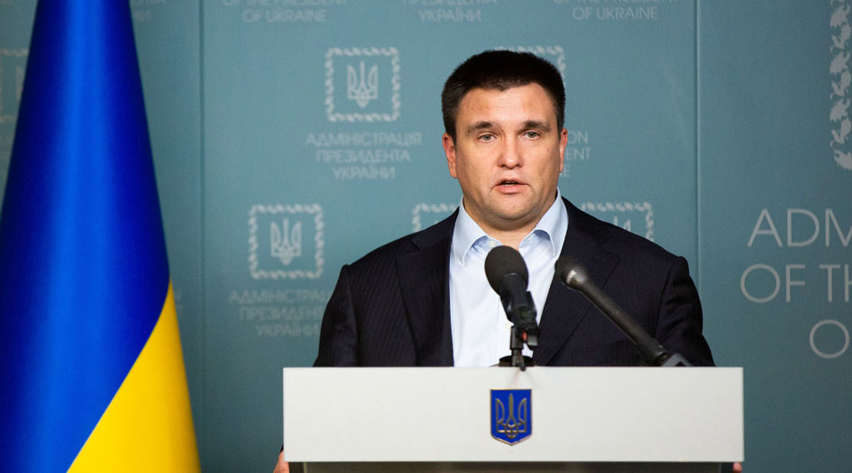 وزير الخارجية الأوكراني يعلن على الهواء استقالته من منصبه