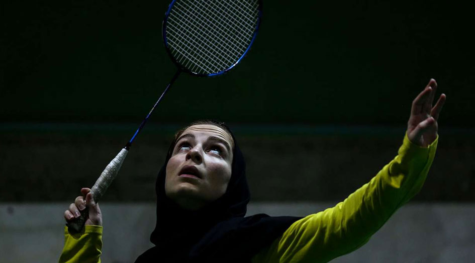 لاعبة إيرانية تتتفوق في رياضة كرة الريشة عالمياً