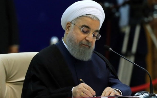 الرئيس روحاني يوعز للوزارات ومؤسسات الدولة بزيادة الإنتاج