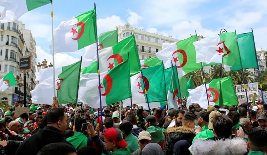 الجزائر... تظاهرات رافضة لإجراء الانتخابات 