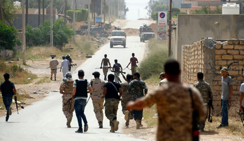 الأمم المتحدة: نزوح أكثر من 90 ألف شخص من طرابلس جراء القتال 