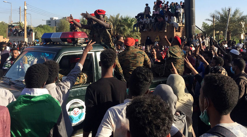 الشرطة تطلق النار على المعتصمين في السودان