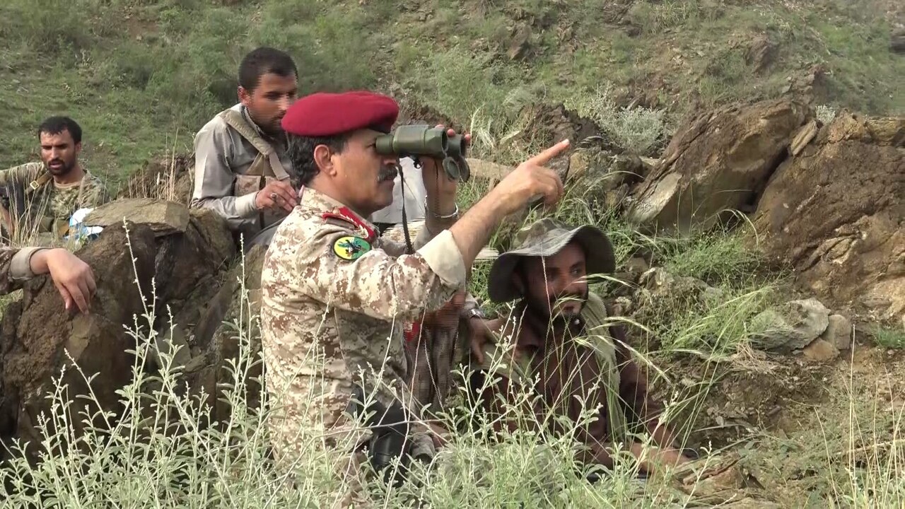 وزير الدفاع اليمني يتوعد تحالف العدوان بـ"مفاجآت"