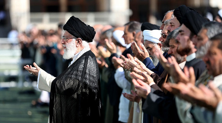 إقامة صلاة عيد الفطر في طهران بإمامة قائد الثورة الإسلامية