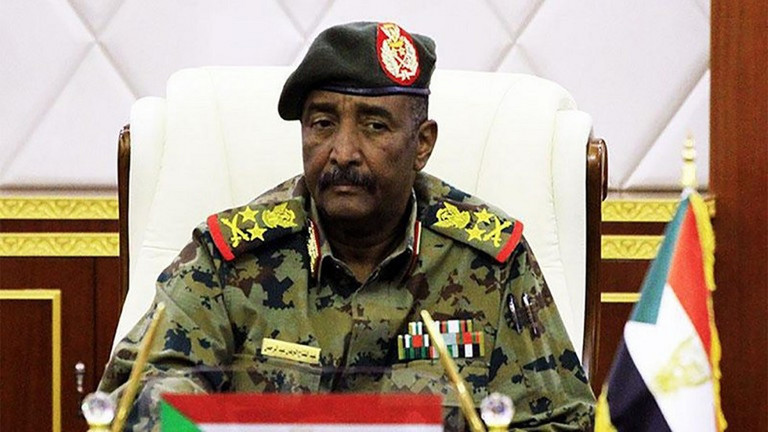 "العسكري السوداني" يعلن استعداده للتفاوض ويأسف لسقوط قتلى