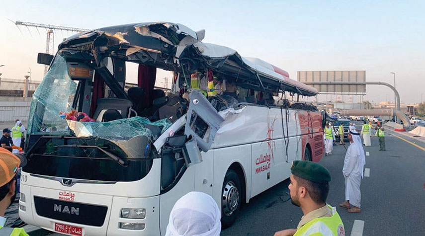 مصرع 17 شخصا بينهم 12 هنديا باصطدام حافلة بحاجز في دبي