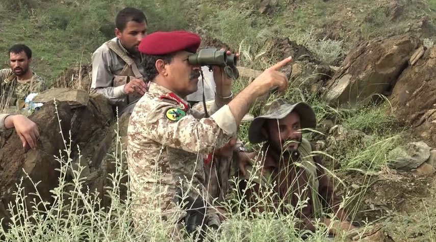 وزير الدفاع اليمني يتجول في نجران بعد السيطرة على مواقع سعودية