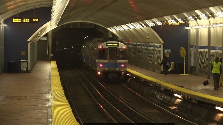 إصابة 10 أشخاص بحادث في مترو بوسطن الأميركية