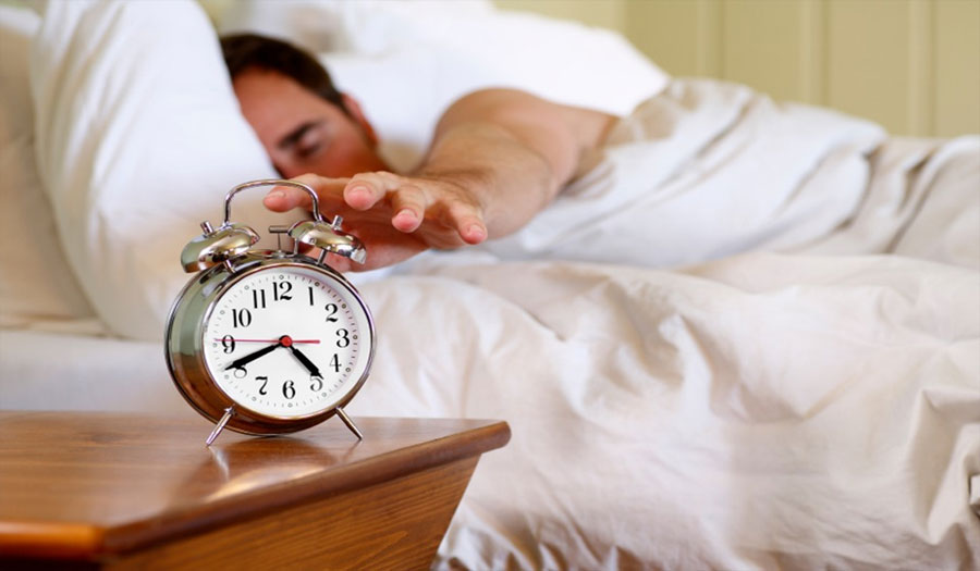 النوم غير المنتظم يضاعف خطر أمراض القلب والسمنة